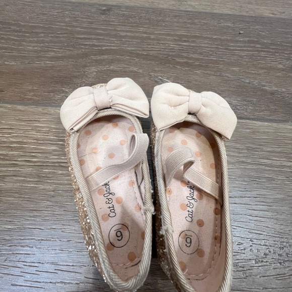 Cat & Jack Toddler Girls Gold Sparkle Bow Dress Shoes Size 6 - Picture 5 of 8